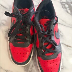 Nike Kids panda Black and Red Sneakers
